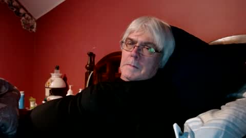 Snapshot of dug38 chatting on December 24, 9:33 pm Doug online show from December 24, 9:33 pm