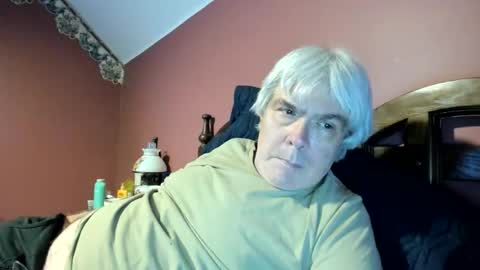 Snapshot of dug38 chatting on May 25, 1:44 am Doug online show from May 25, 1:44 am