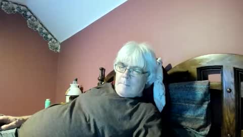 Snapshot of dug38 chatting on June 8, 2:01 am Doug online show from June 8, 2:01 am