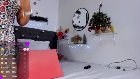 Dulce Maria online show from December 5, 11:29 pm