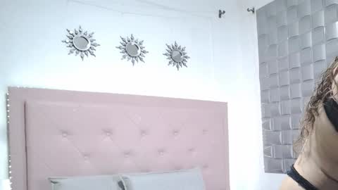 dulce__lovee online show from October 1, 11:27 am