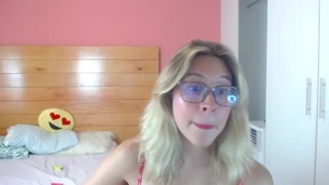 dulce__victoria__ online show from March 21, 12:59 am