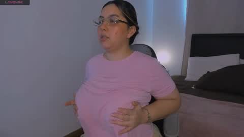 Snapshot of dulce_brithany chatting on June 24, 5:45 pm dulce brithany online show from June 24, 5:45 pm