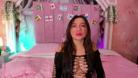 Snapshot of dulce_girls chatting on June 20, 11:57 am Dulce online show from June 20, 11:57 am