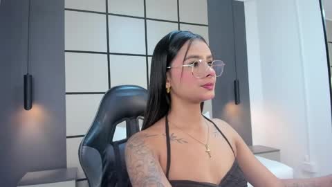 Snapshot of dulce_glow_ chatting on June 1, 7:37 pm D U L C E online show from June 1, 7:37 pm