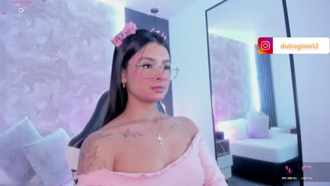 Snapshot of dulce_glow_ chatting on June 6, 9:19 pm D U L C E online show from June 6, 9:19 pm