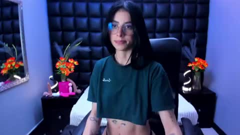 Snapshot of dulce_miiaa chatting on June 16, 6:21 pm dulce_miiaa online show from June 16, 6:21 pm