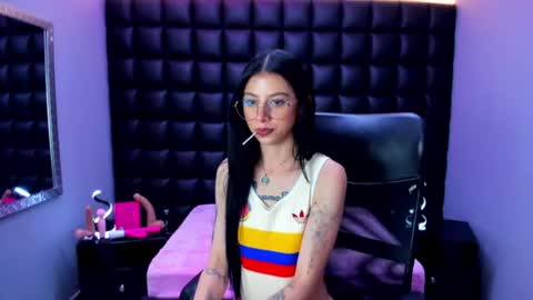 Snapshot of dulce_miiaa chatting on July 3, 6:14 pm dulce_miiaa online show from July 3, 6:14 pm