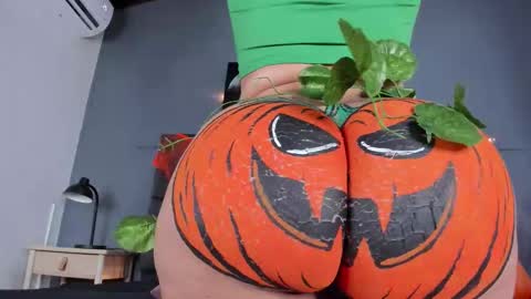 DULCE AURORA online show from October 31, 2:45 am