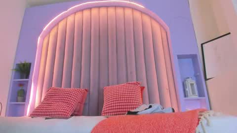 DULCE AURORA online show from November 26, 12:00 am