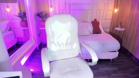 Dulce  online show from December 15, 11:36 am