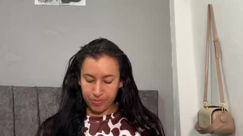 dulceizzy online show from May 15, 1:56 am