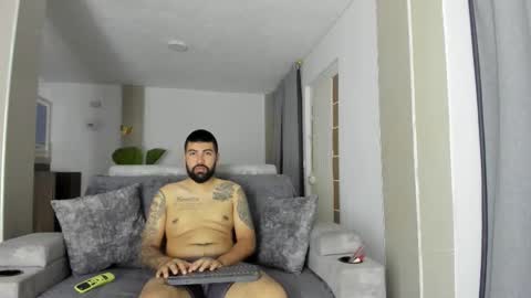 Jlozada05 online show from February 9, 3:32 am