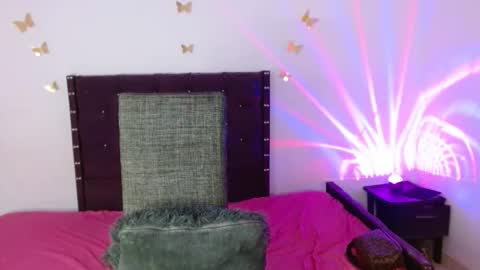 dulcesexy18 online show from April 19, 9:39 pm