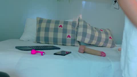 Snapshot of dulcesexy__ chatting on June 4, 8:04 pm Dulce Sexy online show from June 4, 8:04 pm