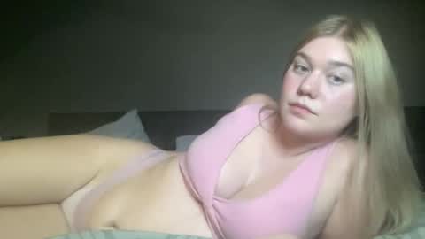 dumbblondexoxo online show from December 14, 2:56 am