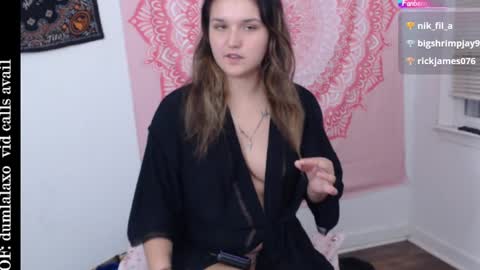 Snapshot of dumlala chatting on October 5, 3:16 am the only advantage you have over me is that u can kiss my ass and i cant  online show from October 5, 3:16 am