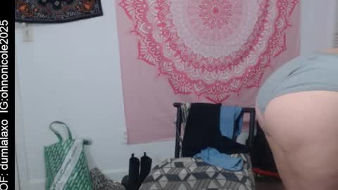 Snapshot of dumlala chatting on December 3, 4:31 am the only advantage you have over me is that u can kiss my ass and i cant online show from December 3, 4:31 am