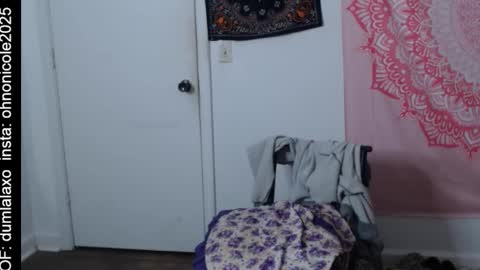 Snapshot of dumlala chatting on February 18, 2:29 am the only advantage you have over me is that u can kiss my ass and i cant online show from February 18, 2:29 am