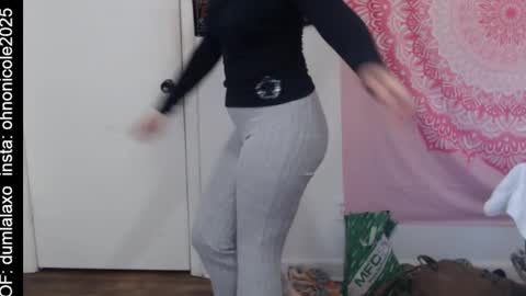 Snapshot of dumlala chatting on March 3, 8:04 pm the only advantage you have over me is that u can kiss my ass and i cant online show from March 3, 8:04 pm