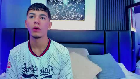 Thomas and Noah online show from November 8, 3:18 am