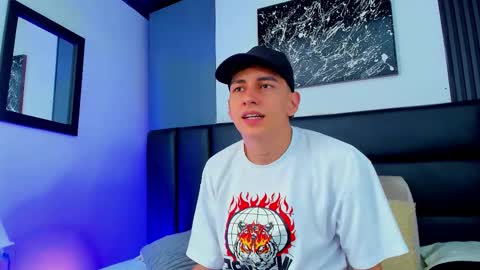 Thomas and Noah online show from November 9, 8:29 pm