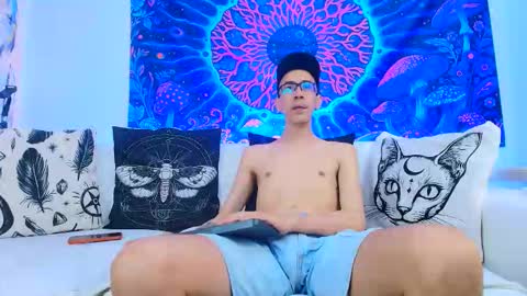 Snapshot of dustindollin_ chatting on May 30, 6:38 pm Dustin Dollin online show from May 30, 6:38 pm