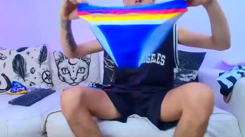 Snapshot of dustindollin_ chatting on June 12, 6:29 pm Dustin Dollin online show from June 12, 6:29 pm