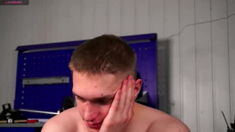 Dustyn online show from December 19, 3:19 pm