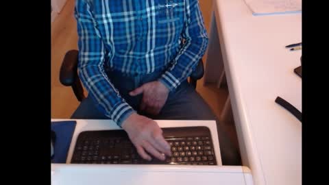 Snapshot of dutchpornking2 chatting on January 16, 7:49 am dutchpornking2 online show from January 16, 7:49 am