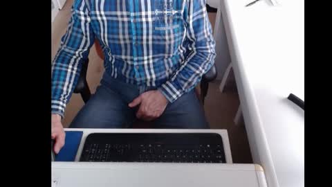 Snapshot of dutchpornking2 chatting on February 24, 8:06 am dutchpornking2 online show from February 24, 8:06 am