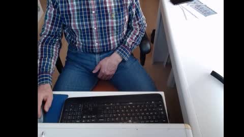 Snapshot of dutchpornking2 chatting on March 6, 3:02 pm dutchpornking2 online show from March 6, 3:02 pm