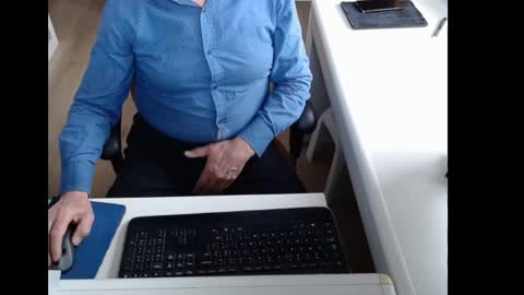 Snapshot of dutchpornking2 chatting on May 3, 6:19 am dutchpornking2 online show from May 3, 6:19 am