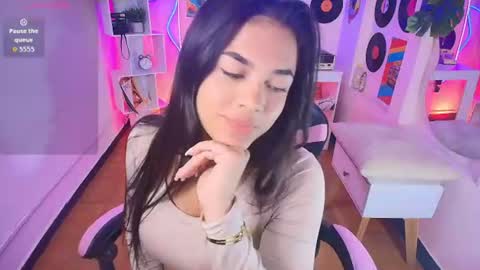 duulce_mia online show from July 15, 11:37 am