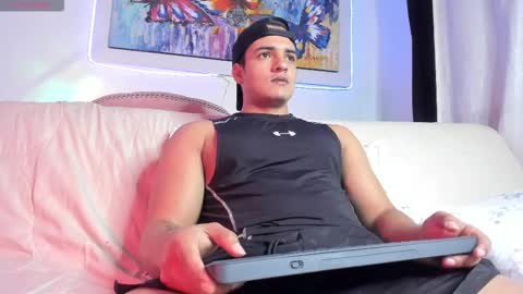 dwayne_esteven10 online show from February 6, 9:29 pm