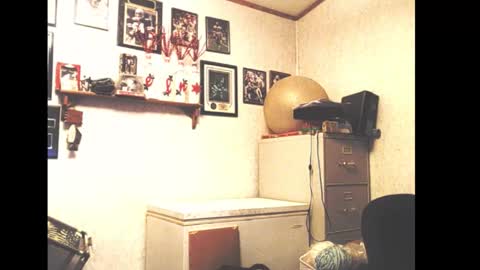 Snapshot of dwinmontana chatting on January 11, 6:51 am dwinmontana online show from January 11, 6:51 am