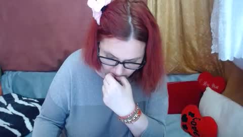 Snapshot of dyannelovee chatting on May 4, 8:16 pm Dyanne online show from May 4, 8:16 pm