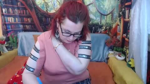 Snapshot of dyannelovee chatting on June 16, 11:57 am Dyanne online show from June 16, 11:57 am