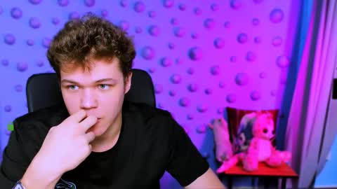 dylan_bold online show from December 4, 10:02 am