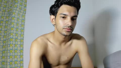 Snapshot of dylan_hoot chatting on September 13, 9:58 pm Dylan online show from September 13, 9:58 pm