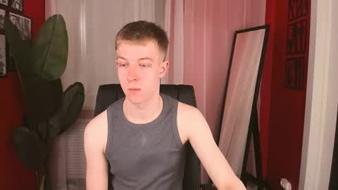 Snapshot of dylan_norton chatting on May 14, 10:11 am Dylan online show from May 14, 10:11 am