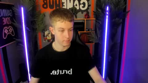 Snapshot of dylan_norton chatting on May 21, 10:22 am Dylan online show from May 21, 10:22 am
