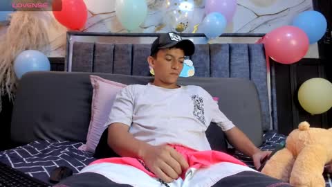 Snapshot of dylan_scott20 chatting on March 31, 12:16 pm dylan_scott20 online show from March 31, 12:16 pm