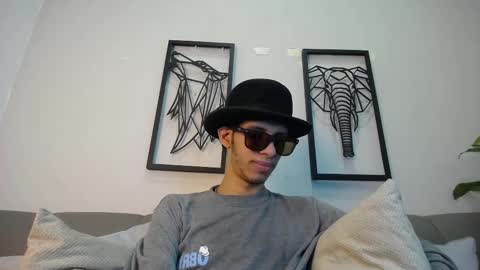 dylan_scotts online show from October 15, 8:31 pm