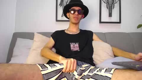 dylan_scotts online show from October 17, 9:50 pm