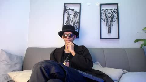dylan_scotts online show from October 18, 9:54 am