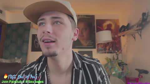 Snapshot of dylandaniel69 chatting on February 25, 1:50 pm Dylan Daniel 7.8 online show from February 25, 1:50 pm