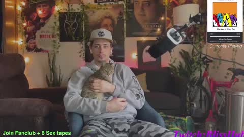 Snapshot of dylandaniel69 chatting on March 12, 6:22 pm Dylan Daniel 7.8 online show from March 12, 6:22 pm