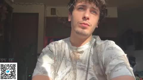 Snapshot of dylandaniel69 chatting on November 17, 7:19 pm Dylan Daniel 7.8 online show from November 17, 7:19 pm