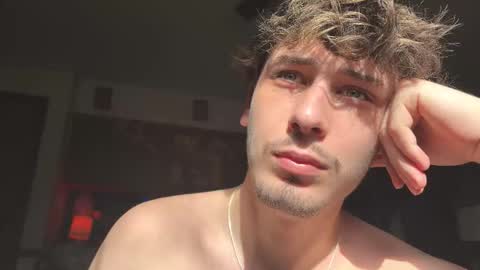 Snapshot of dylandaniel69 chatting on November 18, 5:28 pm Dylan Daniel 7.8 online show from November 18, 5:28 pm